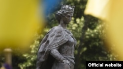 Пам’ятник Анні Київській, королеви Франції. Санліс, 26 червня 2017 року