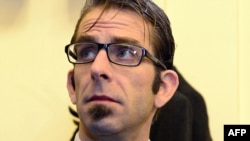 Prague - Randy Blythe, solisti i rock grupit “Lamb of God”, gjatë paraqitjes së tij në gjykatë