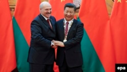 Belarusian President Alyaksandr Lukashenka (left) with Chinese President Xi Jinping in Beijing in September 2016.