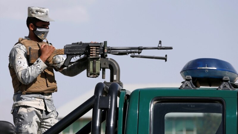 Серија напади врз владините сили во Авганистан, 32 убиени