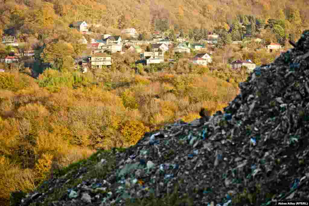 Zibilliyin yaxınlığında Lu, Atarbekov və Üç-Dərə kəndi yerləşir. 