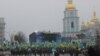 Mii de ucraineni demonstrează la Kiev...