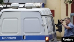 A police minivan enters Moscow's high-security Lefortovo prison on July 8, when speculation was rife of a spy swap between Moscow and Washington.