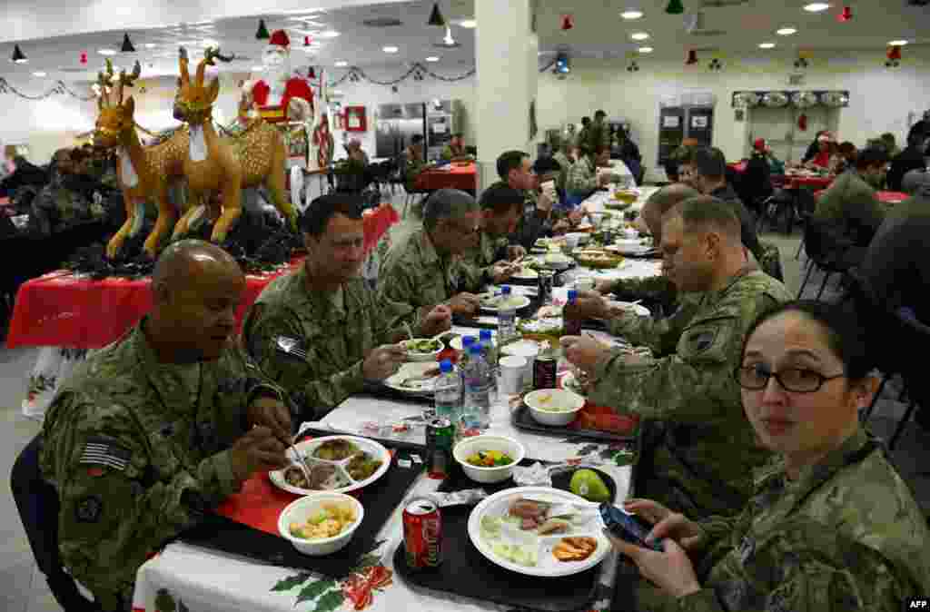U.S. soldiers eat their food during a special meal at Kabul International Airport on December 25. (AFP/Shah Marai)