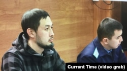 Гражданский активист Альнур Ильяшев во время суда по рассмотрению его иска к акимату Алматы из-за отказов в проведении митингов. 24 декабря 2018 года. 