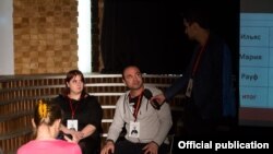 Рауф Джафаров (в центре) на испытаниях премии имени Гарри Гудини. Фото: премия имени Гарри Гудини
