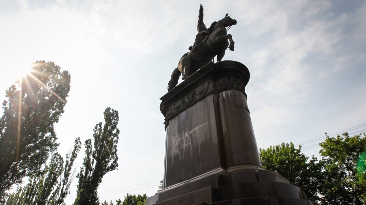 на демонтаж пам’ятників Пушкіну та Щорсу в Києві потрібні відповідні висновки і дозвіл Мінкульту