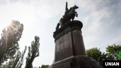 Пам’ятник більшовицькому військовому діячеві Миколі Щорсу в Києві
