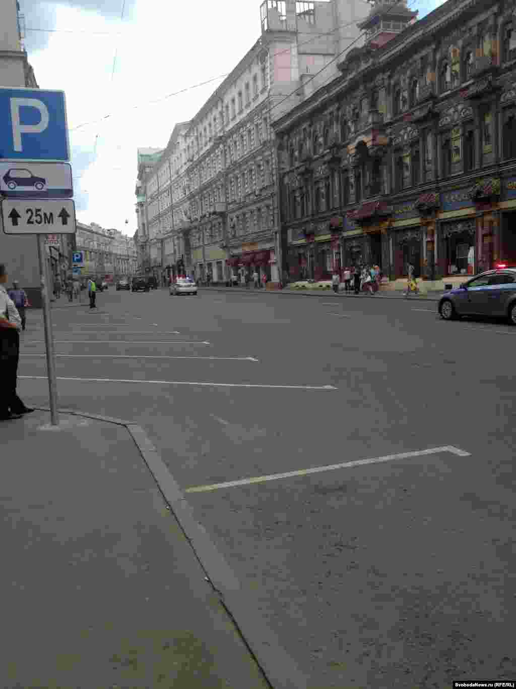 В ожидании премьер-министра Дмитрия Медведева. Перекрытые улицы у здания Высшей школы экономики