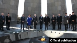 Armenia - German parliament speaker Norbert Lammert (C) visits the Armenian Genocide Memorial in Yerevan, 6Mar2013.