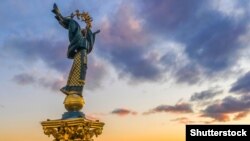 Монумент Незалежності – тріумфальна колона в Києві, присвячена незалежності України
