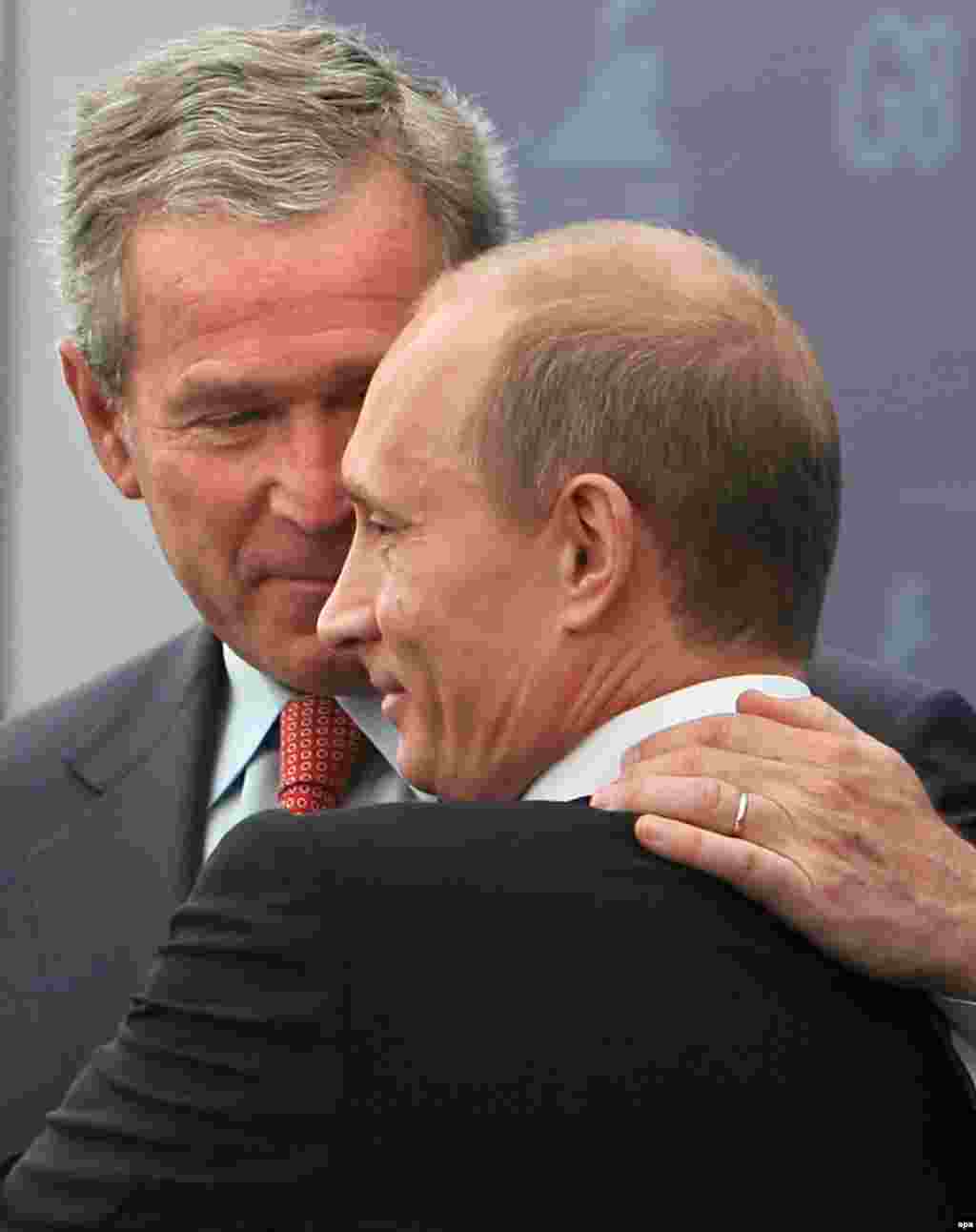 U.S. President George W. Bush (left) with his host, Russian President Vladimir Putin, at the G8 summit in St. Petersburg in July (epa) - U.S. President George W. Bush once had a famously warm relationship with Russian President Vladimir Putin. But Washington and Moscow were blunt in their comments in 2006 and the points of difference were substantive. However, the year ended on a positive note, with the United States lifting objections to Russia's entry to the World Trade Organization.