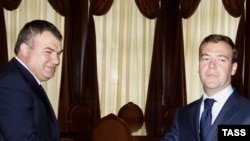 Russian President Dmitry Medvedev (right) and Defense Minister Anatoly Serdyukov
