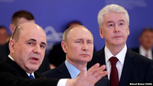 Прем'єр-міністр РФ Михайло Мішустін, президент Росії Володимир Путін та мер Москви Сергій Собянін (зліва направо)