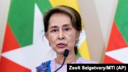 Liderja de fakto e Mianmarit, Aung San Suu Kyi. 