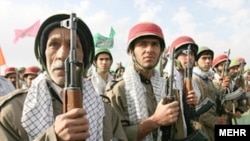 Iran -- Members of Iranian Basij militias in a Maneuver, 2007