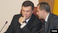 President Viktor Yanukovich (left) with Deputy Prime Minister Andriy Klyuyevin Kyiv, 04Apr2007