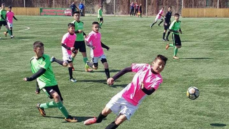 Тими наврасони Академияи футболи ФФТ дар Бишкек дувум шуд