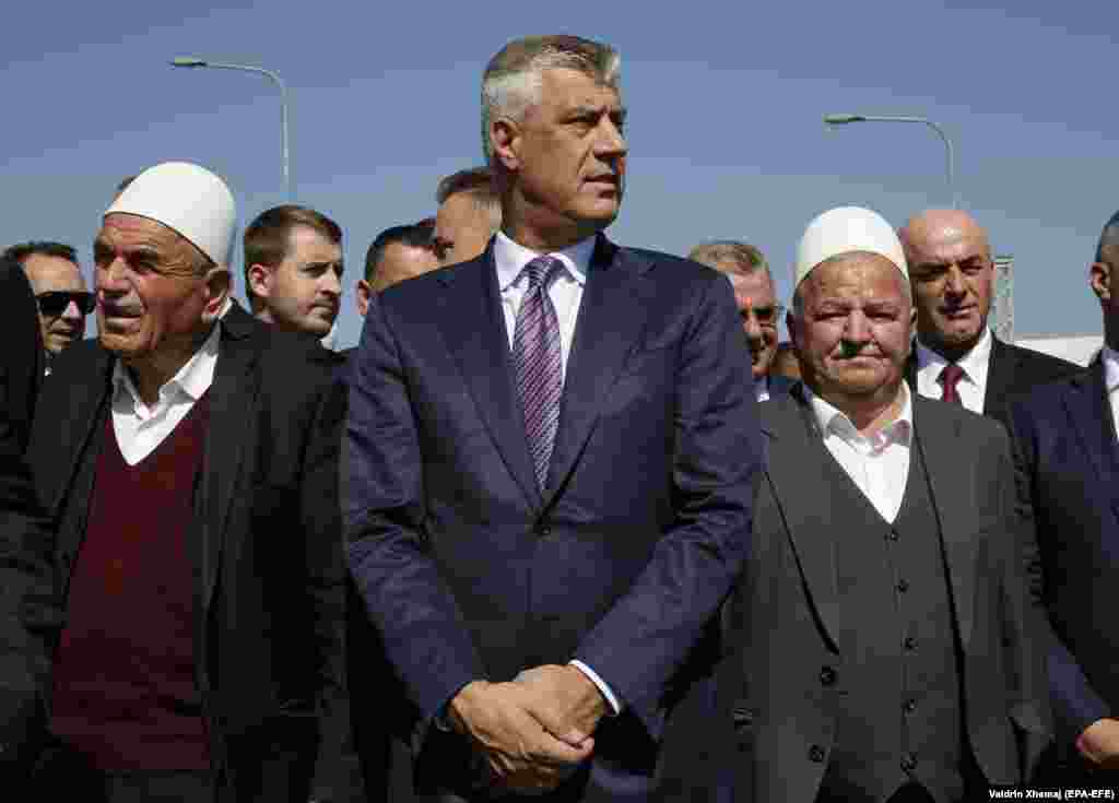 КОСОВО - Косовскиот претседател Хашим Тачи изјави дека добил поддршка од францускиот претседател Емануел Макрон за што поскорашно постигнување правно обврзувачка спогодба меѓу Косово и Србија со можност за корекција на границата.