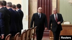Президент Владимир Путин и премьер Михаил Мишустин перед заседанием правительства России