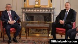 Президент Армении Серж Саргсян и президент Азербайджана Ильхам Алиев. Берн, Швейцария. 19 декабря 2015 г.
