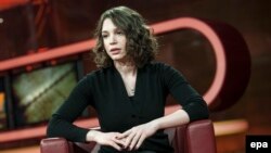 Zhanna Nemtsova, the daughter of late Russian opposition leader Boris Nemtsov, appears on a TV talkshow on German broadcaster ARD in March.