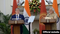 Kyrgyz President Almazbek Atambaev (left) and Indian Prime Minister Narendra Modi in New Delhi on December 20