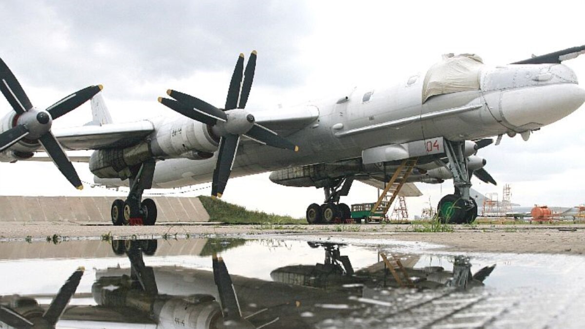 З російської авіабази «Дягілєво» після удару безпілотника зникли 9 бомбардувальників – супутникові знімки