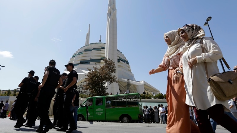 Iki adamy öldürmekde güman edilip gözlenýän türkmen migranty saklandy