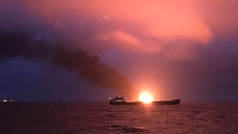 Во пожар на бродови во близина на Крим загинале 9 морнари  
