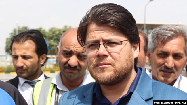 ستانکزی: شهزاد ویکت کیپر است و هر تیم ترکیب خود را می‎بیند که ویکت کیپر بیتسمن دارد یا ندارد، امکان دارد که از همین ترکیب شهزاد محروم شده باشد.