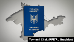 Украинский паспорт на фоне очертаний Крыма, иллюстрационный коллаж 