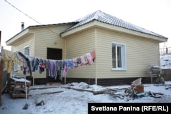Один из новых домов для погорельцев зимой 2015 года