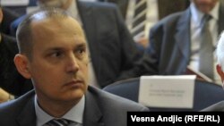 Министерот за здравство на Србија, Златибор Лончар
