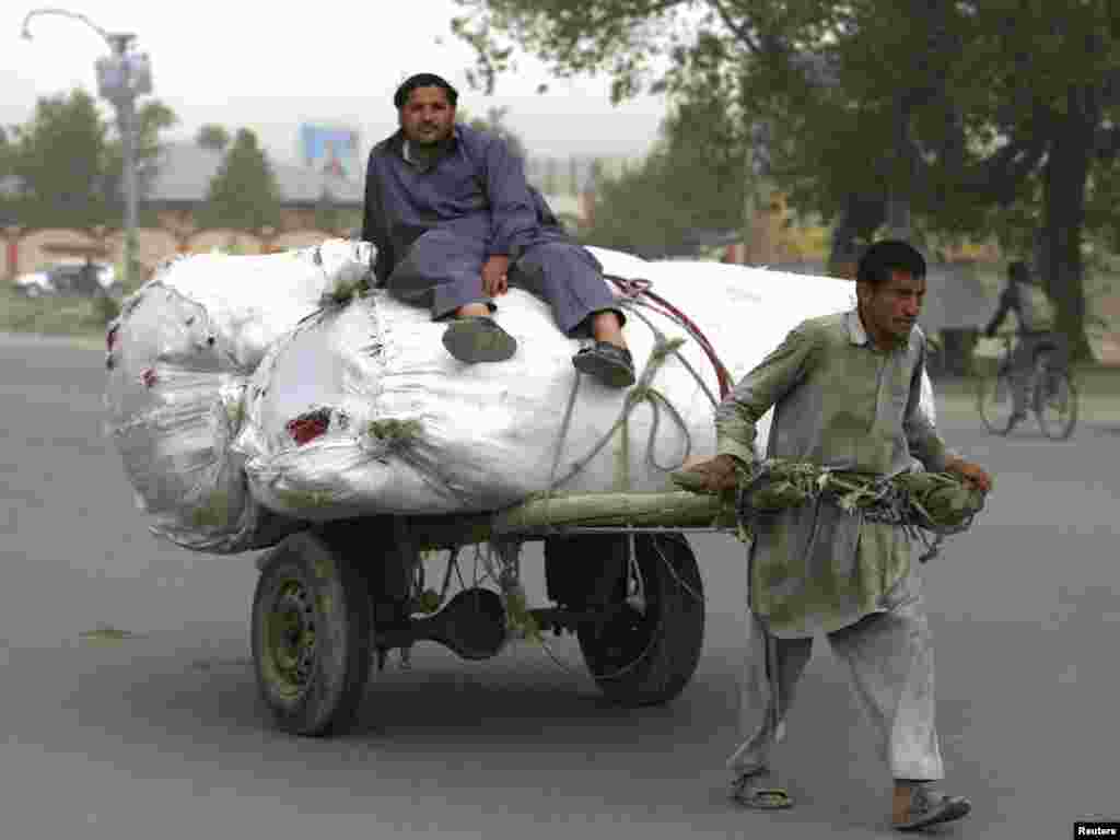 Afganistan - Kabul, 17.05.2011. Foto: Reuters / Omar Sobhani