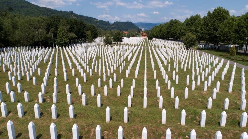 Puhovski: „Kako je moguće da se još urla 'nož, žica, Srebrenica?'“
