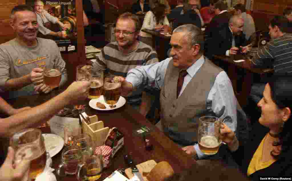 TOP09 chairman Karel Schwarzenberg (with necktie) toasts during an election campaign rally at a pub in Prague on October 3.