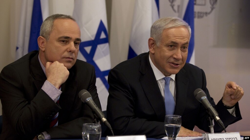 Israeli Energy Minister Yuval Steinitz (left) and Prime Minister Benjamin Netanyahu. (file photo)