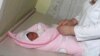 Новорожденный ребенок. Туркменистан архивное фото)