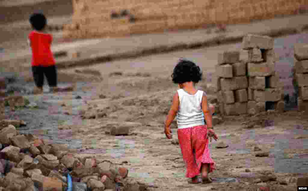 Children work in a brickyard in Iran. (RFE/RL / Aboutaleb Nadari)