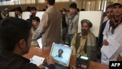 رییس اجراییه افغانستان به روز جمعه گفت که کمیسیون مستقل انتخابات بزودی تصمیم خود را در مورد استفاده سیستم بایومترک در انتخابات اعلان خواهد کرد