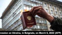 За словами Ірини Верещук, схвалений урядом законопроєкт пропонує карати держслужбовців з паспортами РФ та тих, хто прямо чи опосередковано сприяє російській паспортизації