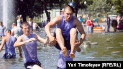 Moscow's 103 public fountains will be operating as usual, despite the Paratroopers Day tradition of entering them and splashing around.