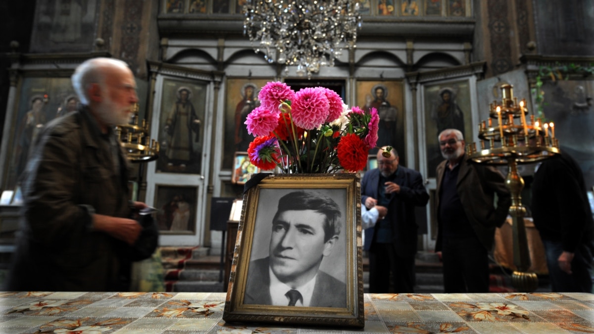 Bulgaria Unveils Statue To Assassinated Cold War Dissident