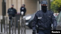 Ֆրանսիացի ոստիկանները հակաահաբեկչական գործողության ժամանակ, արխիվ
