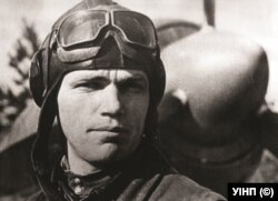 Український льотчик Іван Кожедуб (1920–1991) – радянський військовик українського походження, льотчик-винищувач, найрезультативніший ас в авіації Антигітлерівської коаліції за весь час Другої світової війни. На його рахунку 64 повітряні перемоги