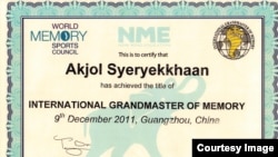 Ақжол Серікханның «грандмастер» дәрежесін иеленгені жөніндегі сертификаты.