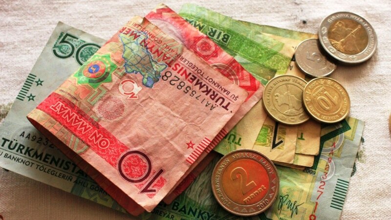 Türkmenistanda dollar üýtgäp durýan kurs boýunça satyn alynýar, emma satylmaýar 