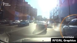 При цьому інші автівки з кортежу президента з порушенням правил чекали на дорозі – перекриваючи смугу громадського транспорту