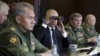 Prezident Vladimir Putin Rusiya və Belarus hərbçilərinin hərbi təlimlərini seyr edir.